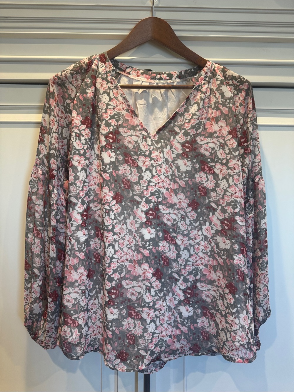 Ann Taylor Gray Floral V-Neck Blouse with Pink Accents